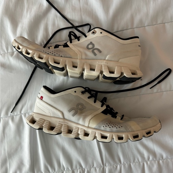 ON Cloud Running Cloud x Training Shoes - Picture 1 of 6